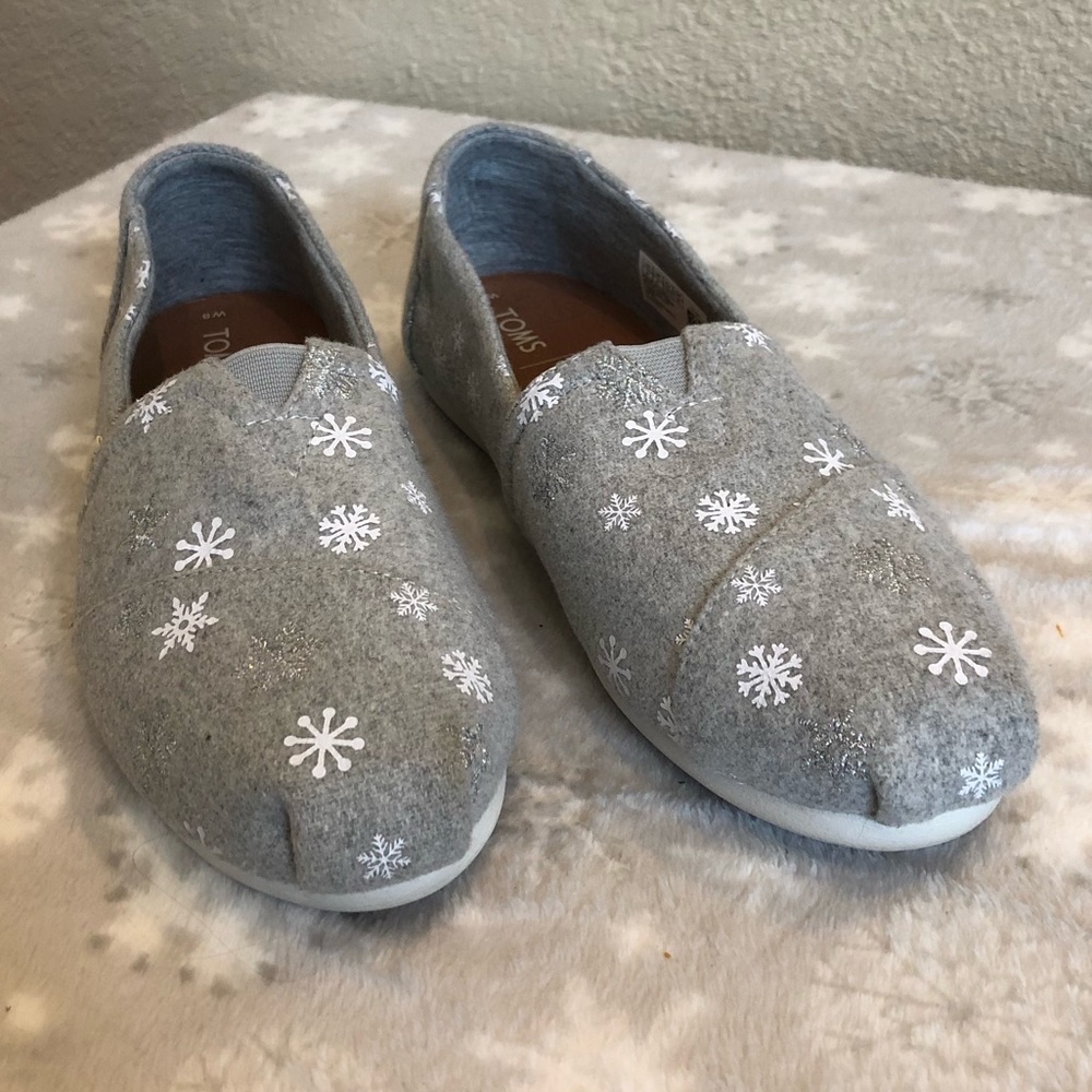 Toms size 8 grey snowflake flats